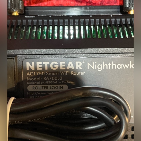NETGEAR Nighthawk Smart Wi-Fi Router, R6700 - AC1750 - Picture 13 of 15